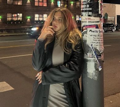 Дочка Фреймут на своє 17-річчя млосно постояла біля стовпа у Каліфорнії. ФОТО