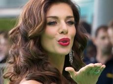 Гидка Седокова страждала через товсті ляхи та кучері