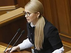 Тимошенко вигуляла в Раду лаковані підбори з Італії. ФОТО 