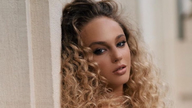 Білодід у блискучому купальнику уявила себе гімнасткою. ФОТО