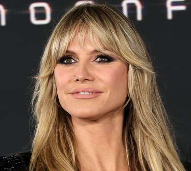 Клум у вініловому костюмі вразила глибоким декольте. ФОТО