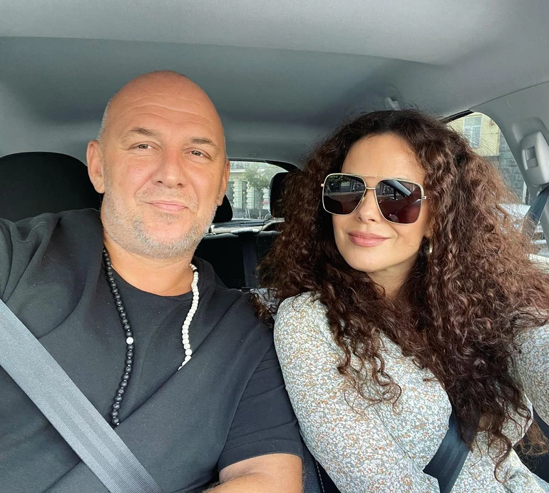 Зіткані сяйвом Потап з Каменських заселфилися у лісі