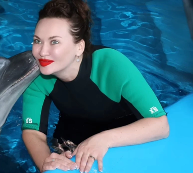 Саліванчук в Одесі покаталася на дельфіні та пообіймалася з морським котиком. Відео