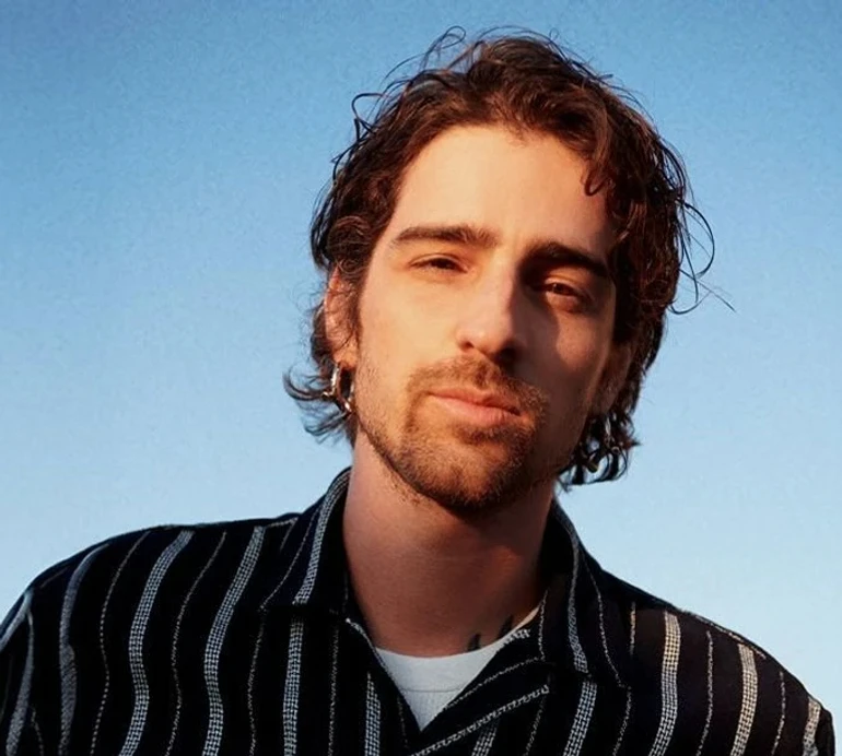 Нападки з боку дівчат: Дантес пригадав свою фешн-пристрасть з минулого, яка знову в тренді. Фото