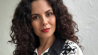 Каменських у мінішортах і топі показала, як починає свій день на траві з гантелями