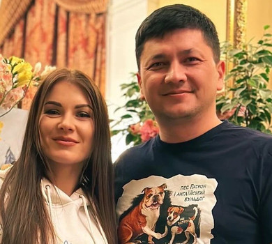 Кім піснею привітав кохану з днем народження та показав романтичні миті. Відео