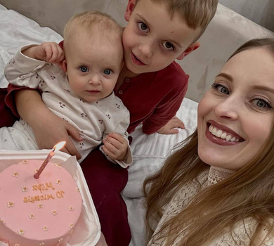 Коли тебе збирають до школи, в яку тобі не треба: Сагайдачна насмішила милим відео з 11-місячною донею та її старшим братом