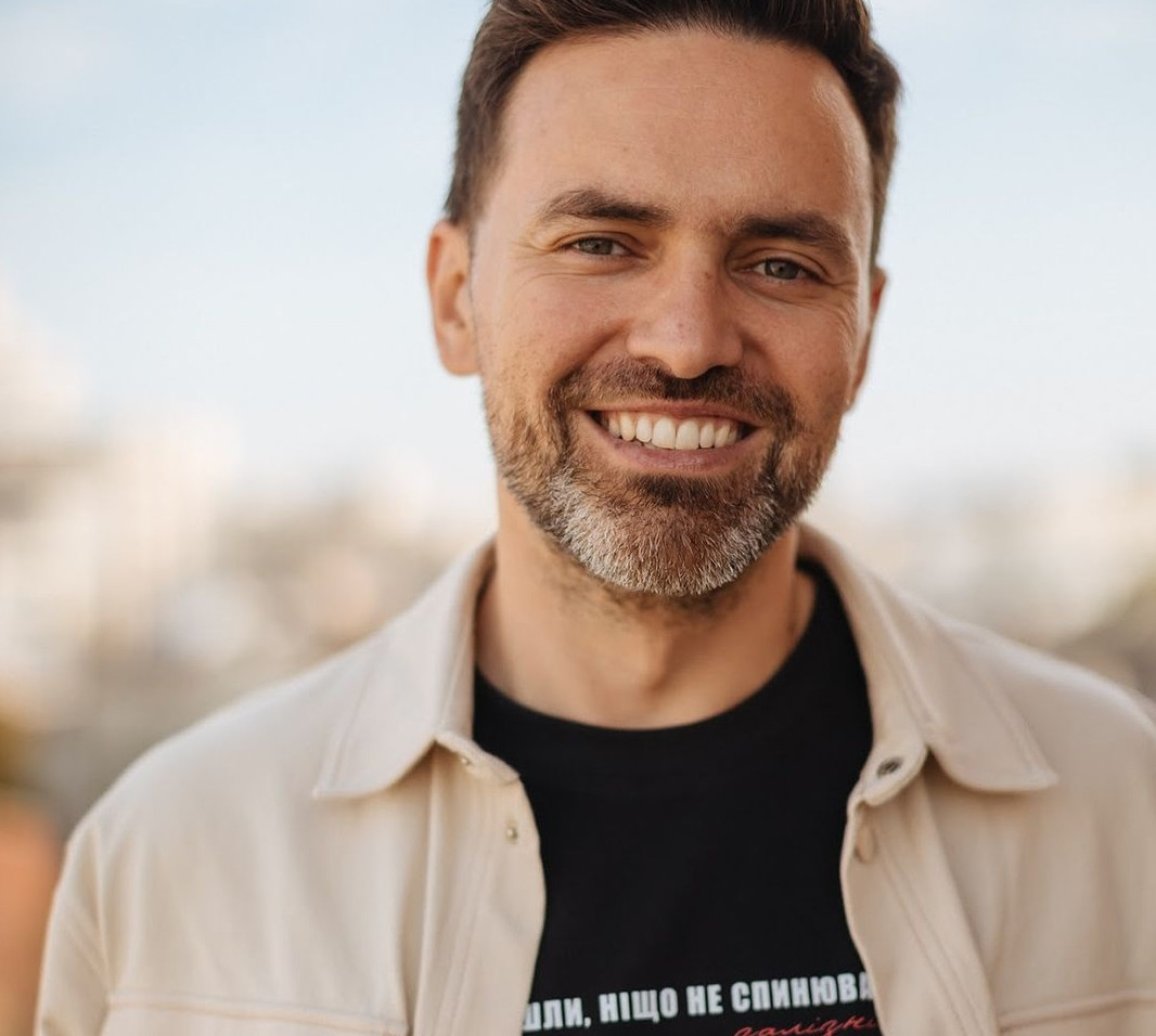 Ви ж точно мене любите?: Мірошниченко розказав, як адаптується в сім'ї прийомна донька та чи зве їх із дружиною татом і мамою