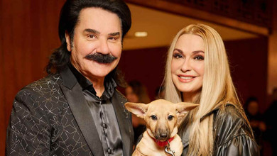 Сумська, Зібров та Сопонару засвітилися на хіднику MUZVAR у компанії песиків, яким потрібна родина. Фото