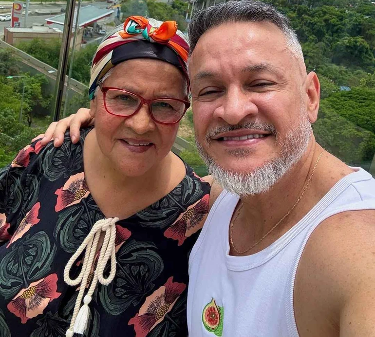 За рецептом моєї мами: Хіменес-Браво показав, як приготувати мітболи з овочевим гарніром