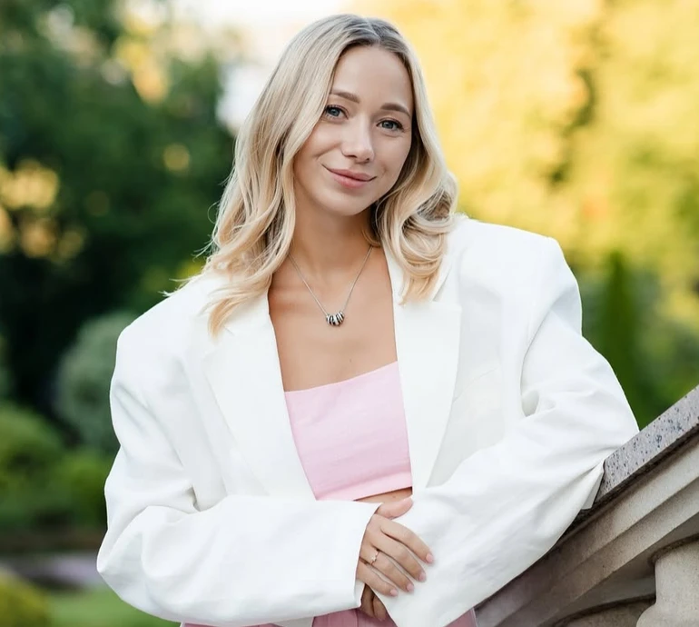 Якщо вкласти декілька тисяч $ в зовнішність: дружина Павліка похвалилася своїм перетворенням. Відео