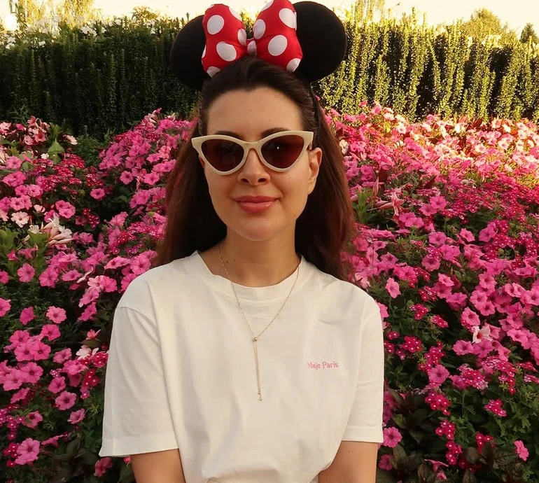 Раміна у вушках Мінні Маус та у луці від українських брендів показала вікенд у Парижі