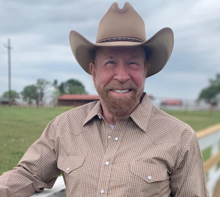 Два шлюби, одна зрада і п'ятеро дітей: особисте життя 85-річного Чака Норріса