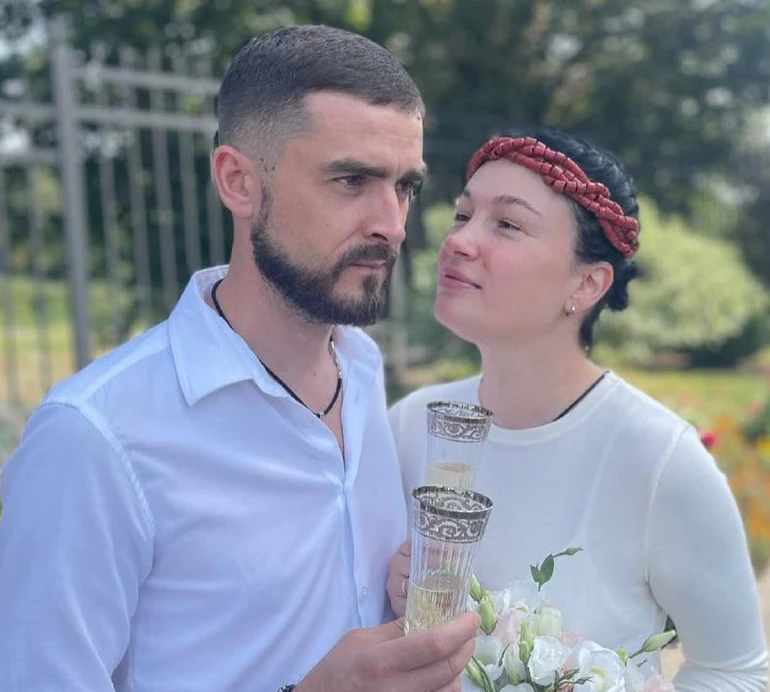 Сталеве весілля: Приходько з чоловіком на 11-річчя шлюбу поновили обітниці у церкві. Виправлено