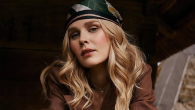 Кузнецова у ліфі й з ремінцем на шиї показала естетику на чорно-білих фото