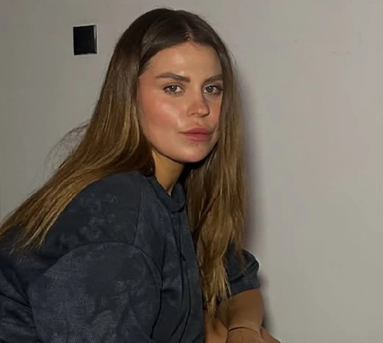 Ідеальний відпочинок: Заріцька у лосинах потримала баланс у горах Ліхтенштейну