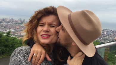 Ти - реально нереальна: Монатік ніжним віршем та спільними фото привітав дружину з 38-річчям