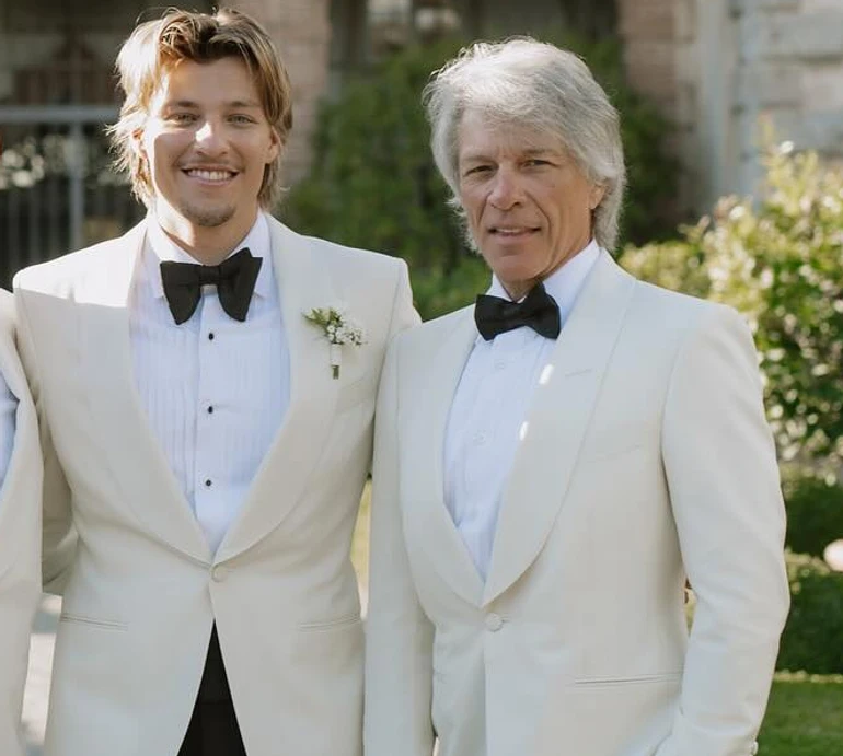 Одразу ж стала моєю онукою: Бон Джові вперше відреагував на всиновлення дитини своїм сином та Міллі Боббі Браун