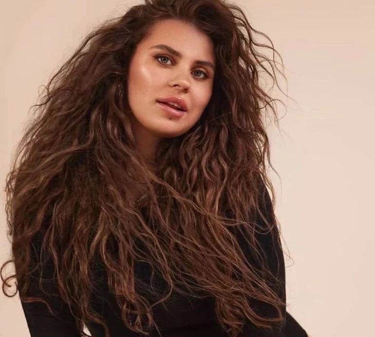 Заріцька з нареченим показали ніжності у білих халатах