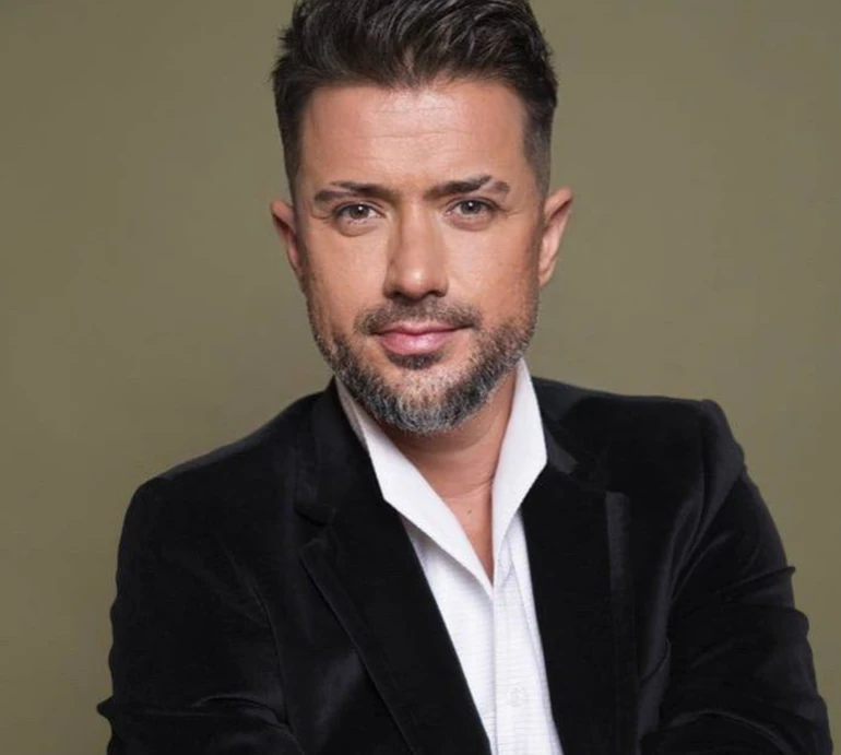 Щасливий більше, ніж колись: екс Лорак похвалився свідоцтвом про розлучення