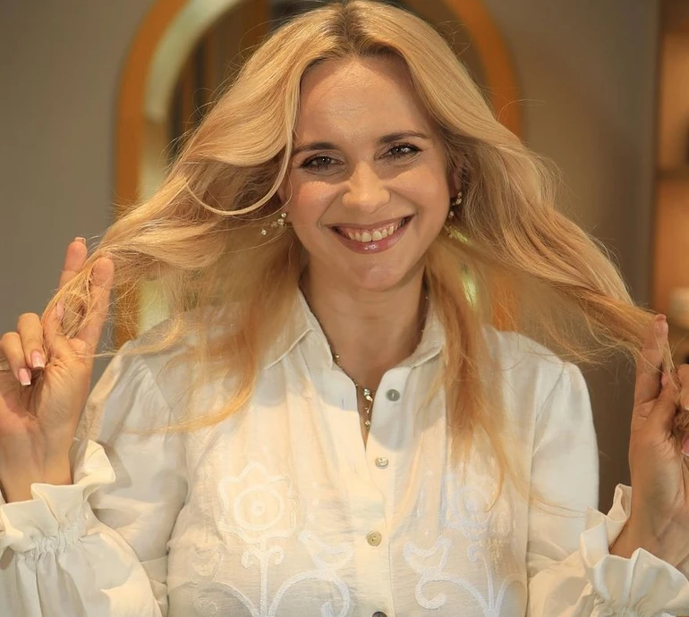 Без гламуру ніяк: Ребрик замилувала відео зі своєю 3-місячною полуничкою