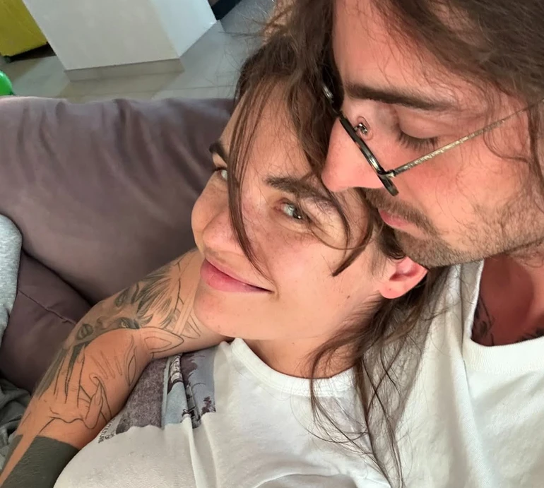 Кацуріна у мережі закарбувала ніжний цілунок із Дантесом. Фото