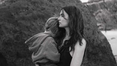 Кацуріна у міні на португальському узбережжі наробила атмосферних кадрів з дочкою і сином