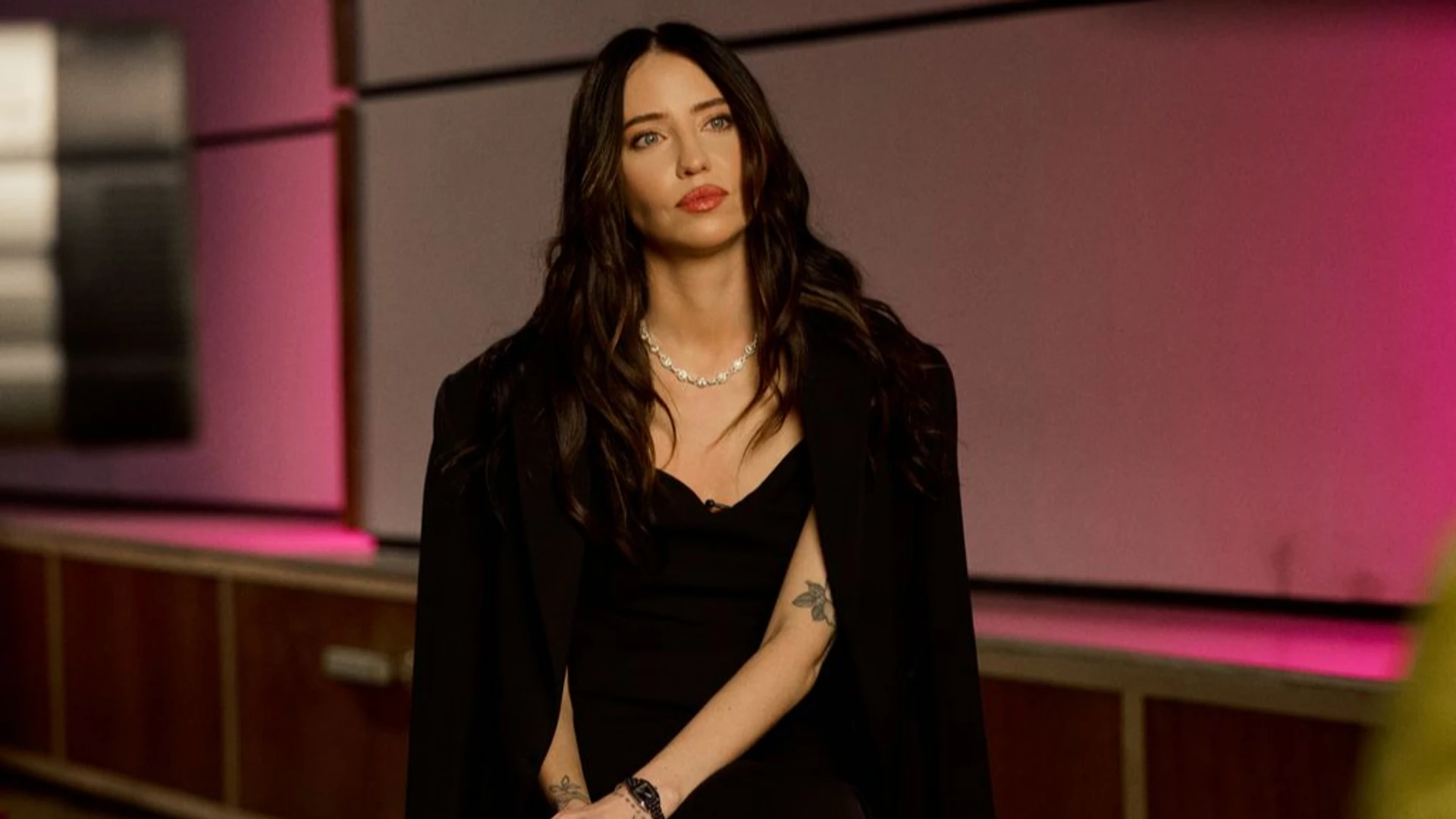 По-жіночому, але так само щиро: Дорофєєва у шоу Кароль виконала хіт Повільно гурту ADAM