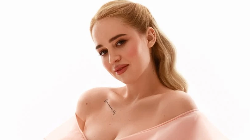Вагітна Бєлєнь оголила животик на ніжних фото та назвала планову дату пологів