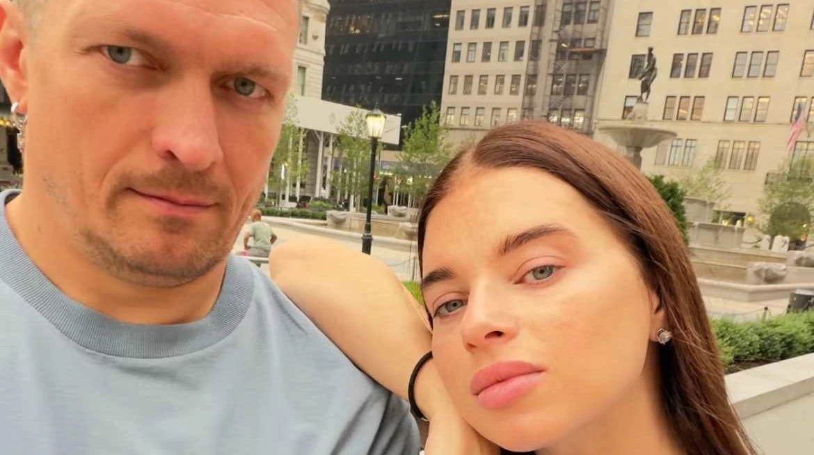 Усик із дружиною показалися на романтичній прогулянці Нью-Йорком