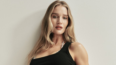 Мені пощастило: наречена Стейтема оголила живіт у стильних луках і розповіла, як вони з чоловіком виховують дітей