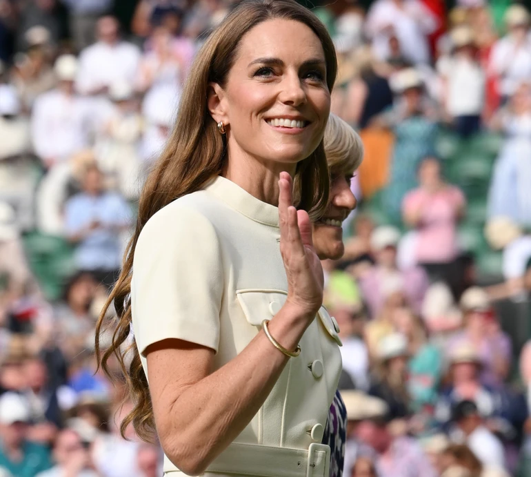 Повторила лук 2023: Міддлтон у масляному плісе та аксесуарах на $12 тисяч нагородила переможницю на Вімблдоні