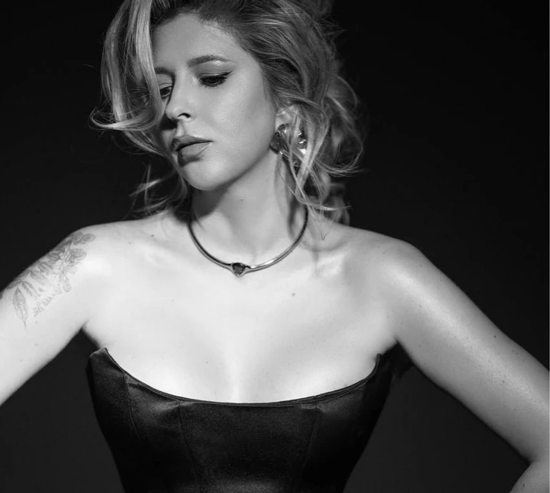 Я жива людина: наречена Кулеби обурилася хейту навколо її емоційних танців на концерті Монатіка