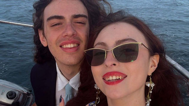 Радий, що побачиш мою маму?: донька Полякової з чоловіком показалася дорогою до України