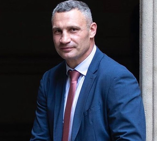 З алкоголем, кальяном і танцями: діти Кличка у Гамбурзі влаштували гучну домашню вечірку. Відео