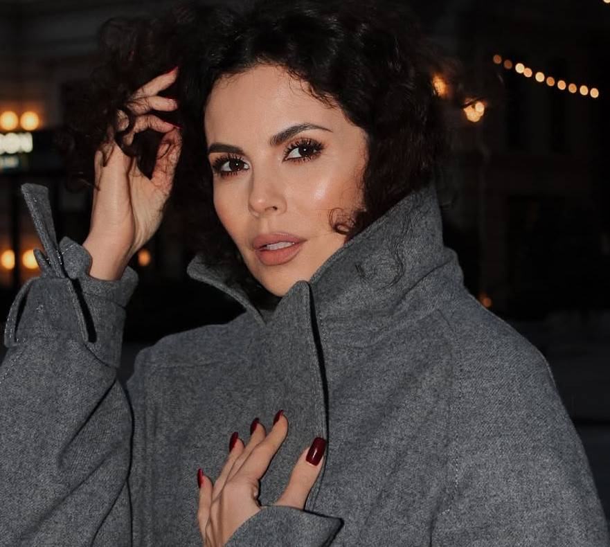 Наша сила безмежна: Каменських наробила ніжних фото з тюльпанами та привітала жінок