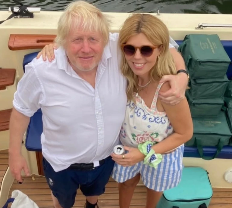 Справжній хаос: дружина Бориса Джонсона показала розваги з ним і чотирма дітьми. Фото