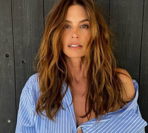 59-річна Кроуфорд у рожевому спортлуці показалася за ранковим пілатесом