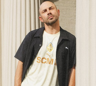 Накрило приємне відчуття: Бєдняков з сином на плечах зворушив щемливим текстом про батьківство