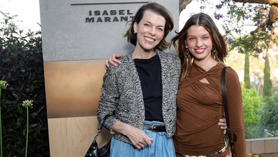 Вогняне серце: Йовович зворушливо привітала свою дочку з 18-річчям та показала її стильні фото