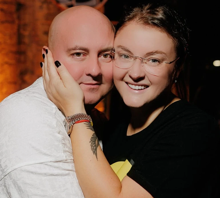 Дружина шоумена Ткача похвалилася схудненням у купальнику у хижий принт