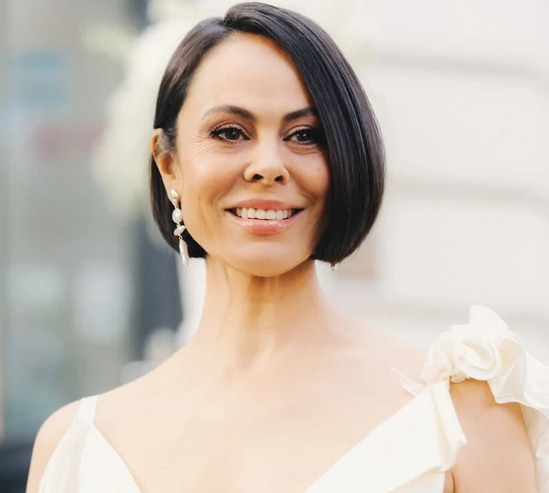 Знадобиться рятувальна операція: ексдружина Кличка насмішила спробою видертися на дерево. Відео