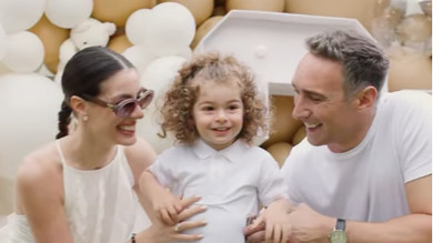 Король Лев, кульки і батути: Макацарія з дружиною влаштували тематичне свято на 2-річчя свого сина. Відео