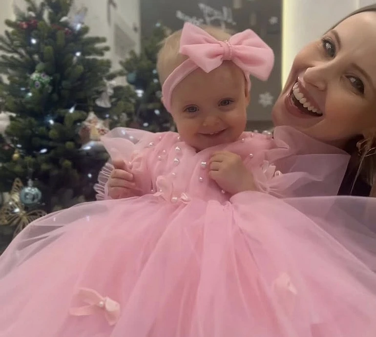 Будь щасливою, моя Міра: Сагайдачна замилувала відео з 1-річною донечкою в пишній зефірній сукні