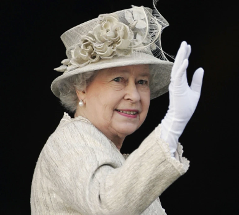 Архівні фото та Міддлтон в особливих прикрасах: королівська родина вшанувала пам’ять Єлизавети II у річницю її смерті. ОНОВЛЕНО