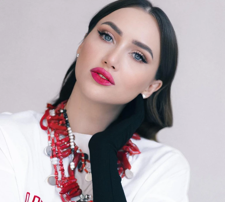 Різатдінова під святковий хіт у спортзалі наочно показала, чого хоче на Різдво