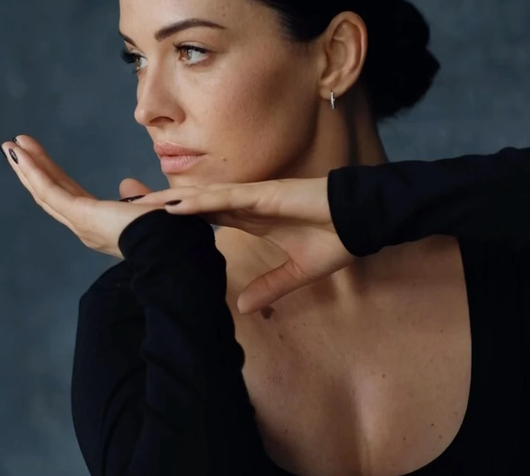 Настрій спортивний: усміхнена Астаф'єва з залізом показала, як працює над фігурою. Відео