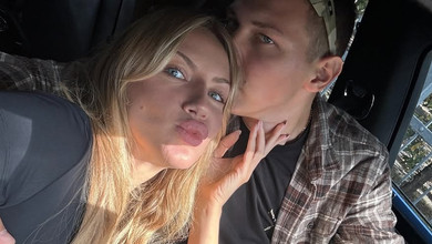 Наречений Нікітюк заселфив її у своїх обіймах