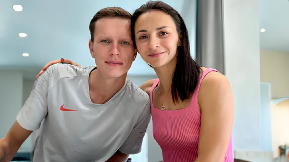 Відео для дорослих: Гвоздьова у боді повигиналася на килимку перед чоловіком та показала, чим все закінчилося