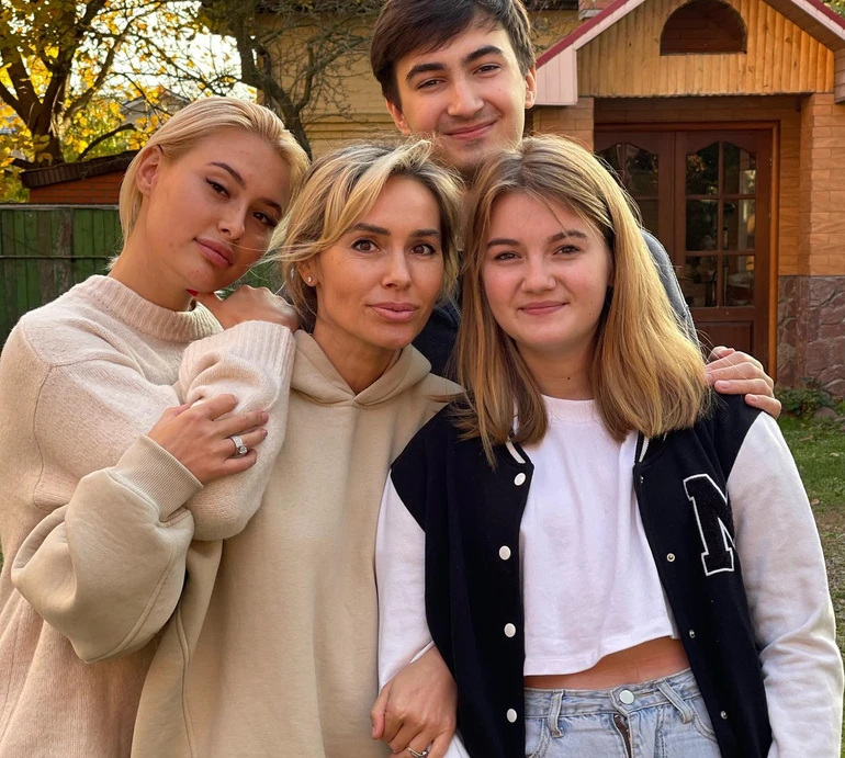 Моє ніжне янголятко: Віталіна Ющенко привітала дочку з 25-річчям і показала її фото